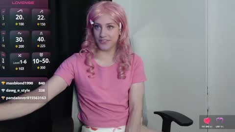 Snapshot of koneko_nya chatting on 12/26/24, 11:57  Riley  online show from 12/26/24, 11:57