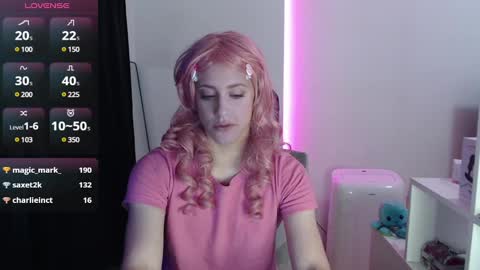 Snapshot of koneko_nya chatting on 01/02/25, 07:18  Riley  online show from 01/02/25, 07:18