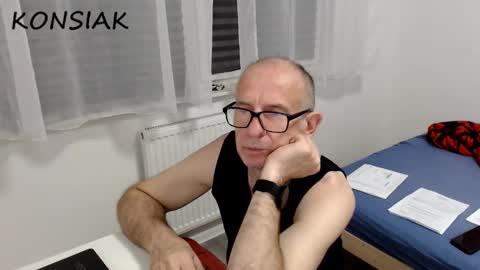 Komsiak online show from 10/13/25, 06:52