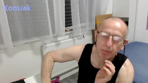 Komsiak online show from 05/16/26, 06:50