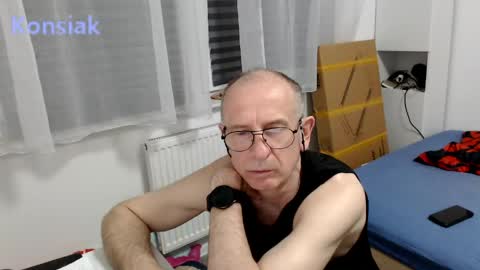 Komsiak online show from 05/19/26, 06:36