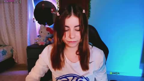 YINI online show from 10/19/25, 03:07