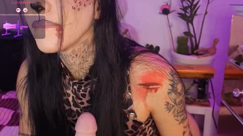 Snapshot of korolovaa chatting on 10/07/25, 01:47 korolova online show from 10/07/25, 01:47