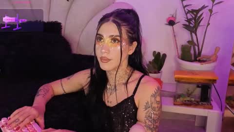 Snapshot of korolovaa chatting on 10/10/25, 01:04 korolova online show from 10/10/25, 01:04