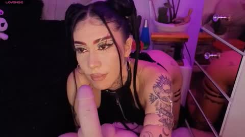 Snapshot of korolovaa chatting on 10/17/25, 12:14 korolova online show from 10/17/25, 12:14