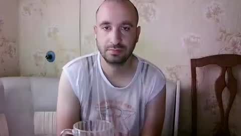 Snapshot of kostua31 chatting on 10/05/25, 04:44 kvg-1994 online show from 10/05/25, 04:44