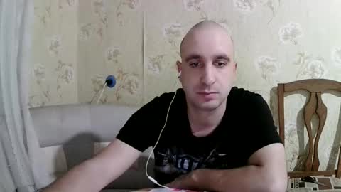 Snapshot of kostua31 chatting on 11/15/25, 07:54 kvg-1994 online show from 11/15/25, 07:54