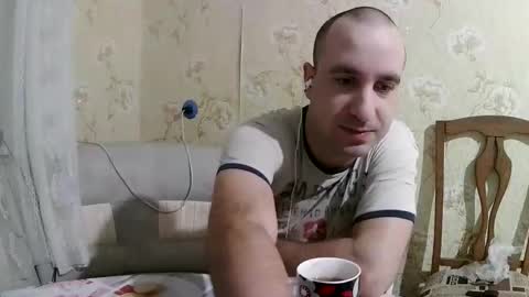 Snapshot of kostua31 chatting on 11/24/25, 03:28 kvg-1994 online show from 11/24/25, 03:28