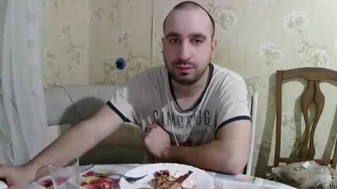 Snapshot of kostua31 chatting on 11/29/25, 01:19 kvg-1994 online show from 11/29/25, 01:19