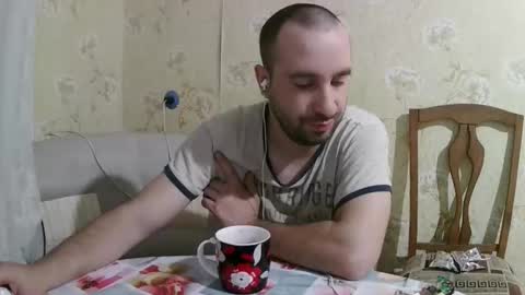 Snapshot of kostua31 chatting on 12/01/25, 08:58 kvg-1994 online show from 12/01/25, 08:58