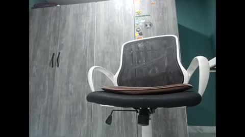 Snapshot of koto420 chatting on 03/10/25, 06:05 Koto Bombon online show from 03/10/25, 06:05