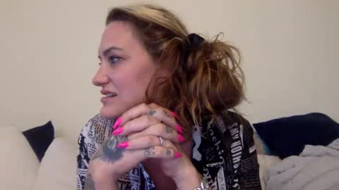 Snapshot of koyoteej chatting on 01/13/25, 02:42 koyoteej online show from 01/13/25, 02:42