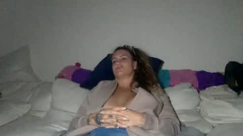 Snapshot of koyoteej chatting on 03/09/25, 03:43 koyoteej online show from 03/09/25, 03:43