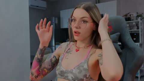 Snapshot of koza_dereza_ chatting on 07/04/26, 11:27 Jess online show from 07/04/26, 11:27