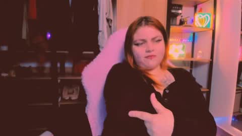 Khloe online show from 04/11/26, 12:37