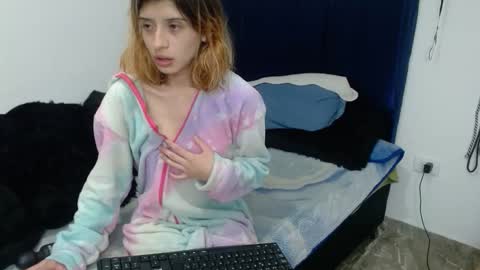 kratos_and_afrodita online show from 10/23/25, 04:12