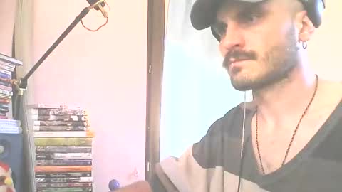 Snapshot of kratoskratoskratos chatting on 03/20/26, 06:51 Kratos online show from 03/20/26, 06:51