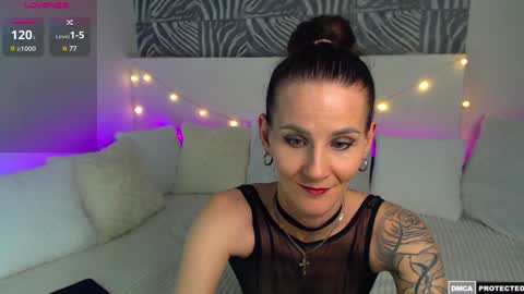 Snapshot of kris_167 chatting on 02/06/25, 12:11 Kris online show from 02/06/25, 12:11