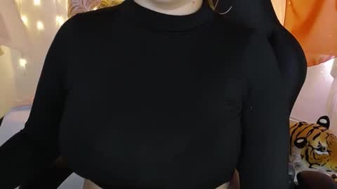 Snapshot of krishnaveni435486 chatting on 10/28/25, 01:03 Krish online show from 10/28/25, 01:03