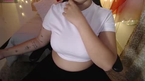 Snapshot of krishnaveni435486 chatting on 11/29/25, 01:14 Krish online show from 11/29/25, 01:14