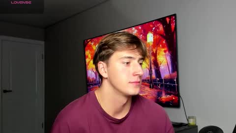 Snapshot of krishort chatting on 10/13/25, 10:59 krishort online show from 10/13/25, 10:59