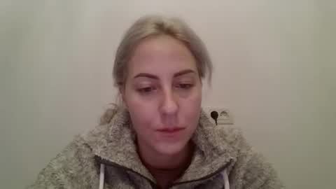 Snapshot of kriss_grace chatting on 10/28/25, 07:49 Grace online show from 10/28/25, 07:49