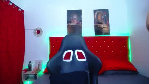 kriss_sweetboobs online show from 02/04/25, 12:00