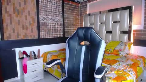 kriss_sweetboobs online show from 09/16/25, 01:01