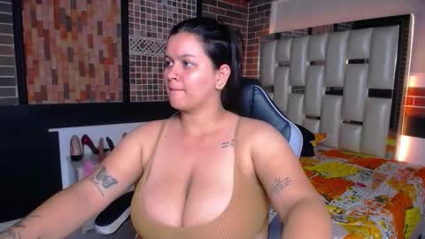 kriss_sweetboobs online show from 09/18/25, 06:43