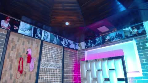 kriss_sweetboobs online show from 04/02/26, 11:30