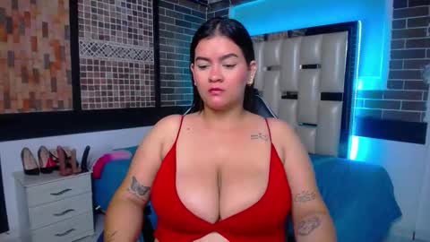 Snapshot of kriss_sweett chatting on 10/17/25, 01:25 Kriss online show from 10/17/25, 01:25