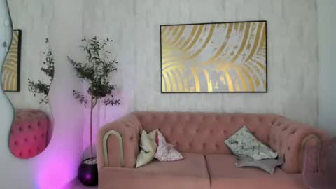 Snapshot of krissi_latore chatting on 04/22/26, 12:18 Krisstine online show from 04/22/26, 12:18