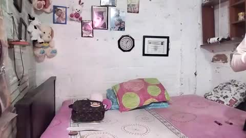 krisstal703358 online show from 09/18/25, 08:05