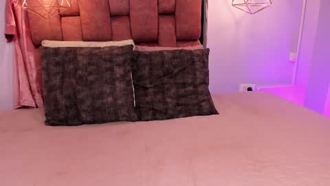 Snapshot of kristakinnky chatting on 06/26/26, 12:09 BETANIA online show from 06/26/26, 12:09