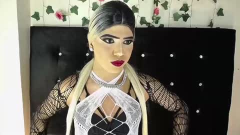 Snapshot of kristal_queen01 chatting on 05/14/26, 07:37 kristal_queen01 online show from 05/14/26, 07:37
