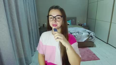 twitter    Annemarye 23 online show from 10/18/25, 04:26