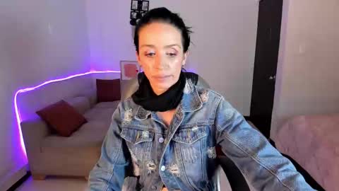 Sophia online show from 12/18/25, 07:31