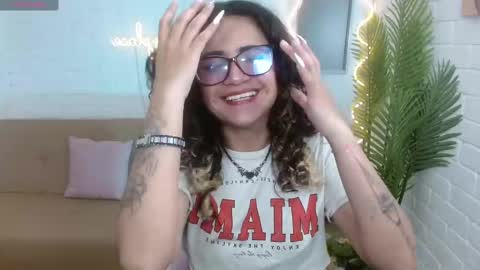 kristen_tay online show from 01/10/25, 11:43