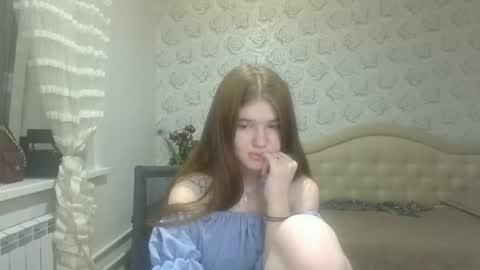 Snapshot of kristiancommes chatting on 07/20/26, 08:44 Alisa online show from 07/20/26, 08:44