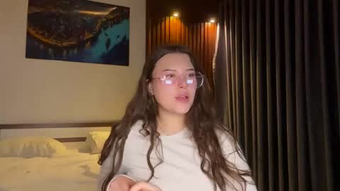 kristiekitty online show from 05/18/26, 06:03