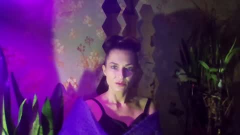 Snapshot of kristinagold44 chatting on 12/12/24, 04:43 Kristina online show from 12/12/24, 04:43