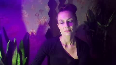 Snapshot of kristinagold44 chatting on 12/14/24, 08:08 Kristina online show from 12/14/24, 08:08