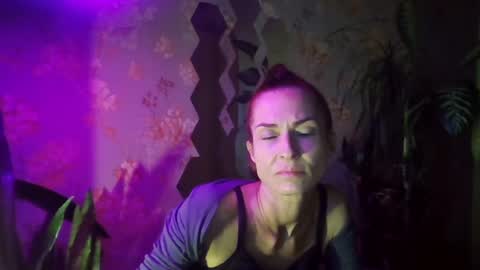 Snapshot of kristinagold44 chatting on 01/27/25, 01:09 Kristina online show from 01/27/25, 01:09
