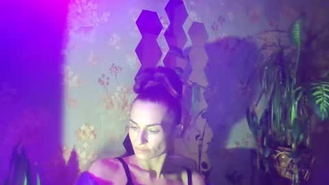 Snapshot of kristinagold44 chatting on 02/05/25, 04:47 Kristina online show from 02/05/25, 04:47
