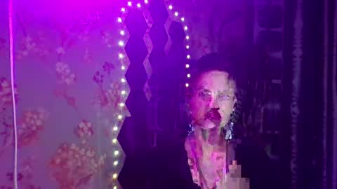 Snapshot of kristinagold44 chatting on 03/06/25, 10:04 Kristina online show from 03/06/25, 10:04