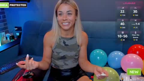 Snapshot of kristinasexyhot chatting on 08/03/26, 04:44 Muscle Queen online show from 08/03/26, 04:44