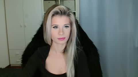 KristineAmore online show from 11/21/25, 08:02