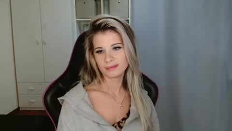 KristineAmore online show from 12/18/25, 07:31