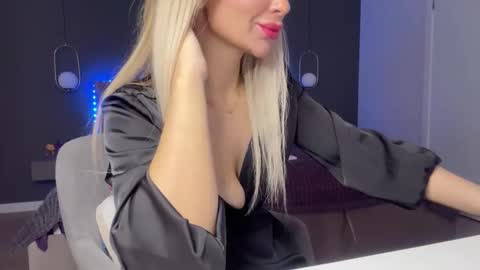 Kristi online show from 10/06/25, 04:21