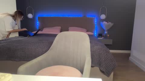 Kristi online show from 10/24/25, 04:20